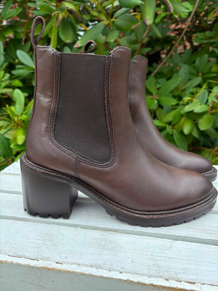 Thursday Everyday Knockout Boots in Chocolate - Size 7