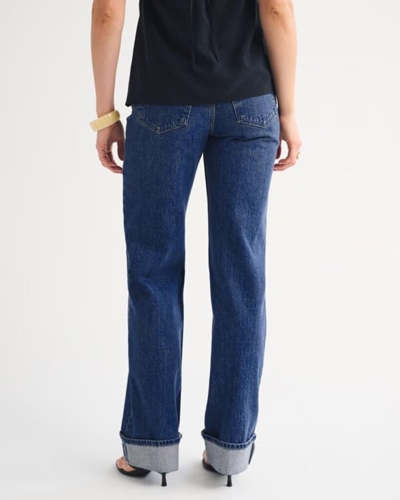 Abercrombie & Fitch NWT High Rise 90s Relaxed Jean - Size 26 (Retails for $100)