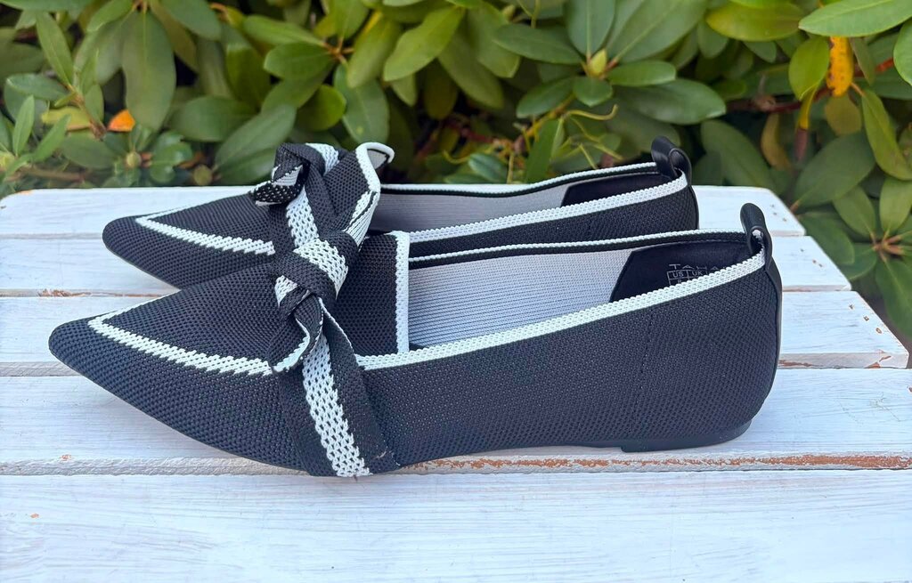 Tahari Florentia Pointed Toe Knit Loafer - Size 8 (Retails For $60)