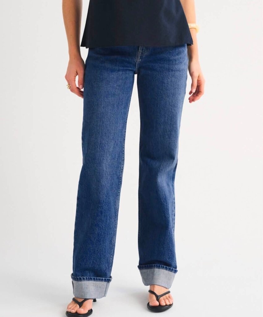 Abercrombie & Fitch NWT High Rise 90s Relaxed Jean In Dark Cuff - Size 26 (Retails for $100)