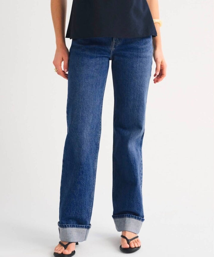 Abercrombie & Fitch NWT High Rise 90s Relaxed Jean In Dark Cuff - Size 26 (Retails for $100)