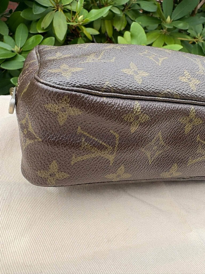 Louis Vuitton Monogram Trouse Toilette 23