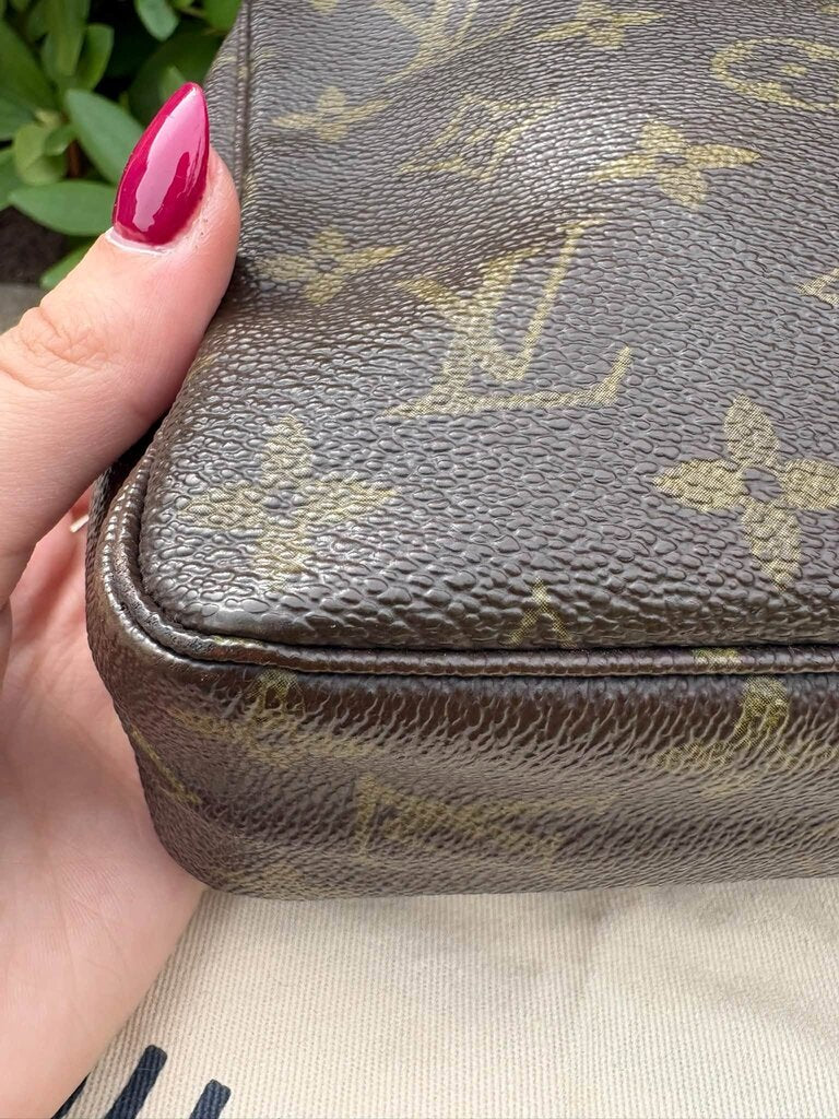 Louis Vuitton Monogram Trouse Toilette 23