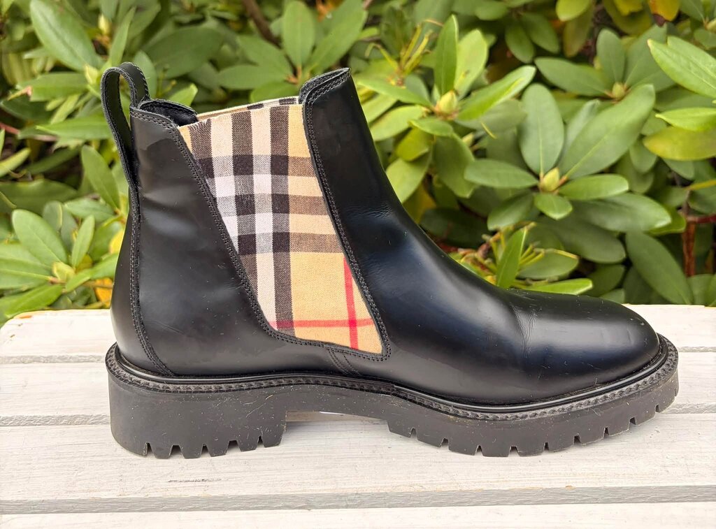 Burberry Allostock Check Leather Chelsea Boots - Size 37 (Retails for $1,050)