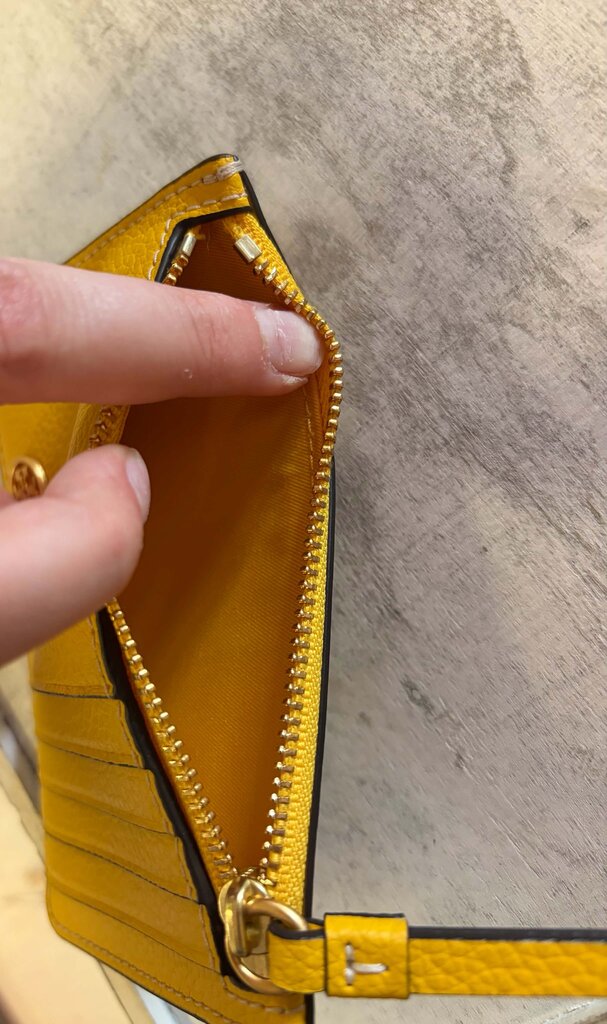 Tory Burch Walker Card Holder in Gold Pinch