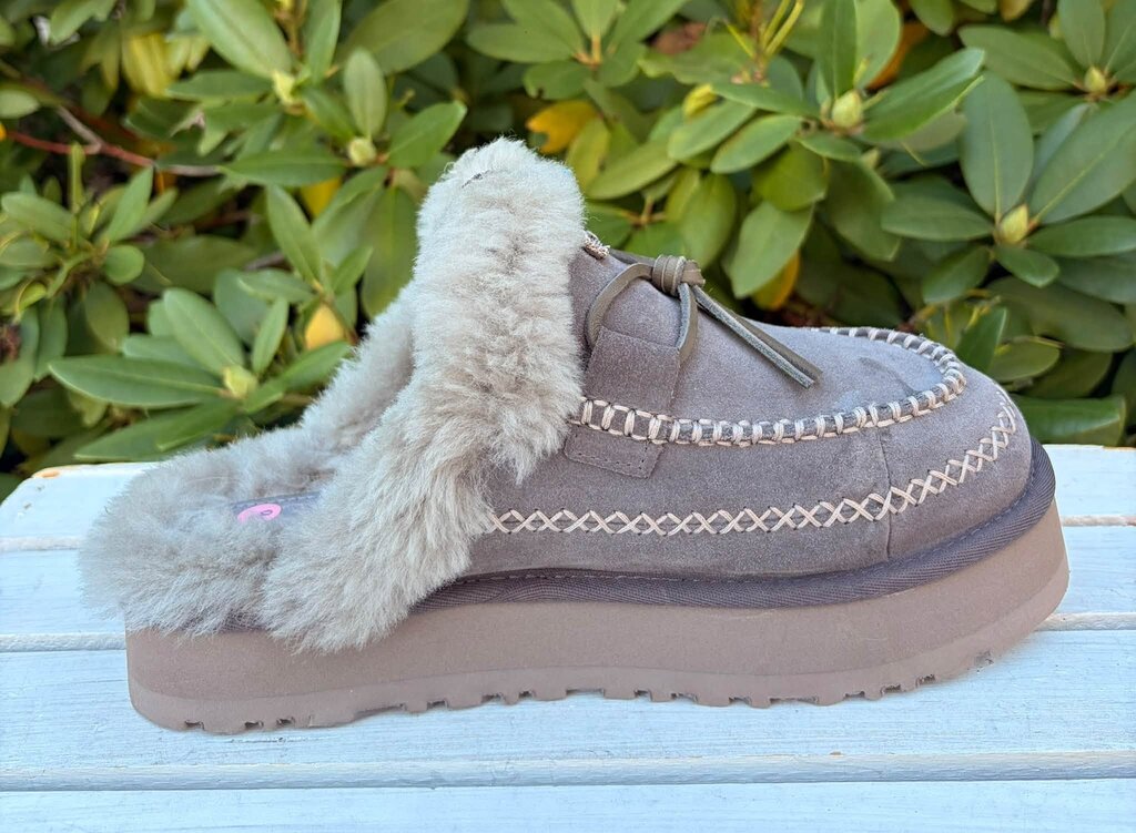 Ugg Disquette Alpine Slippers - Size 9