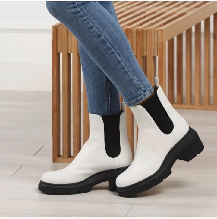 Stuart Weitzman Norah Chelsea Boot - Size 6.5