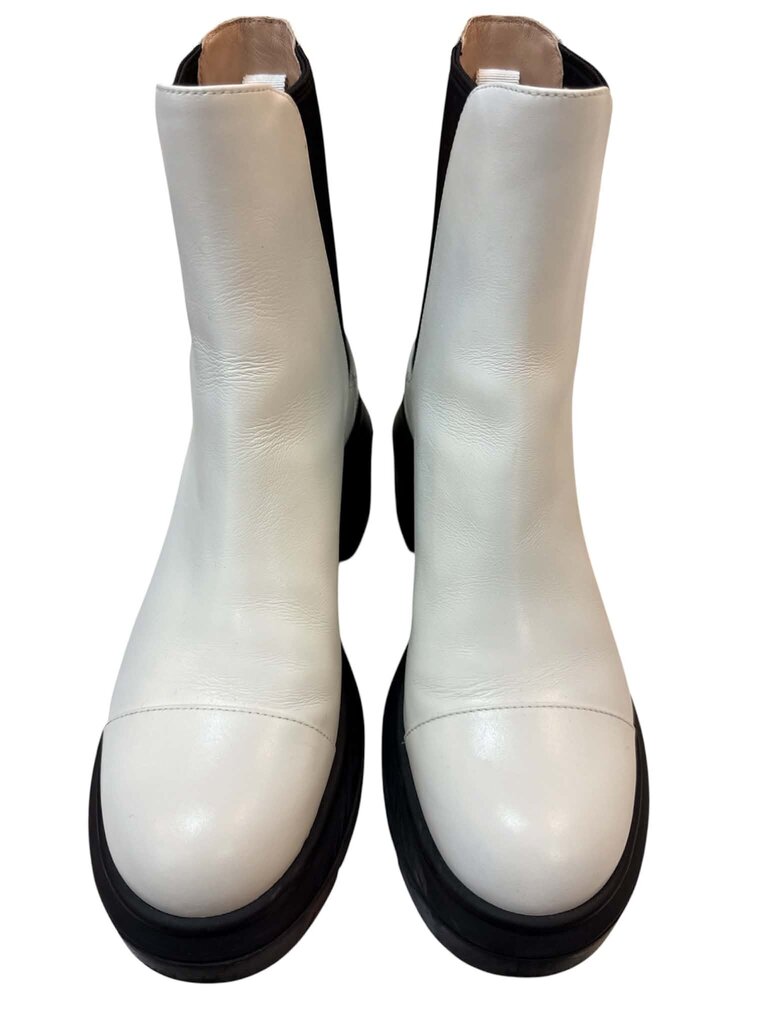 Stuart Weitzman Norah Chelsea Boot - Size 6.5