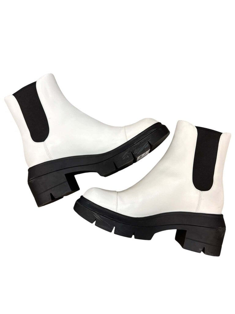 Stuart Weitzman Norah Chelsea Boot - Size 6.5