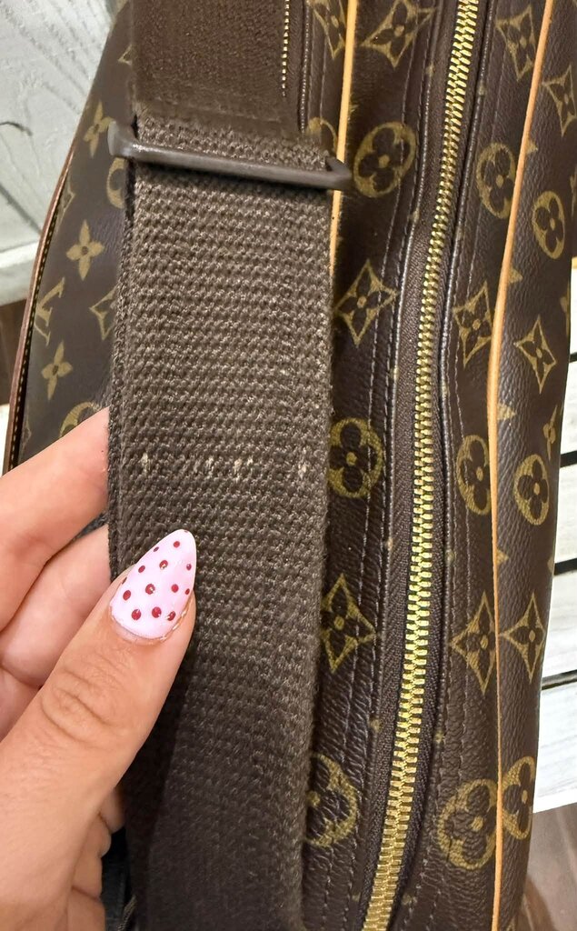 Louis Vuitton Monogram Reporter