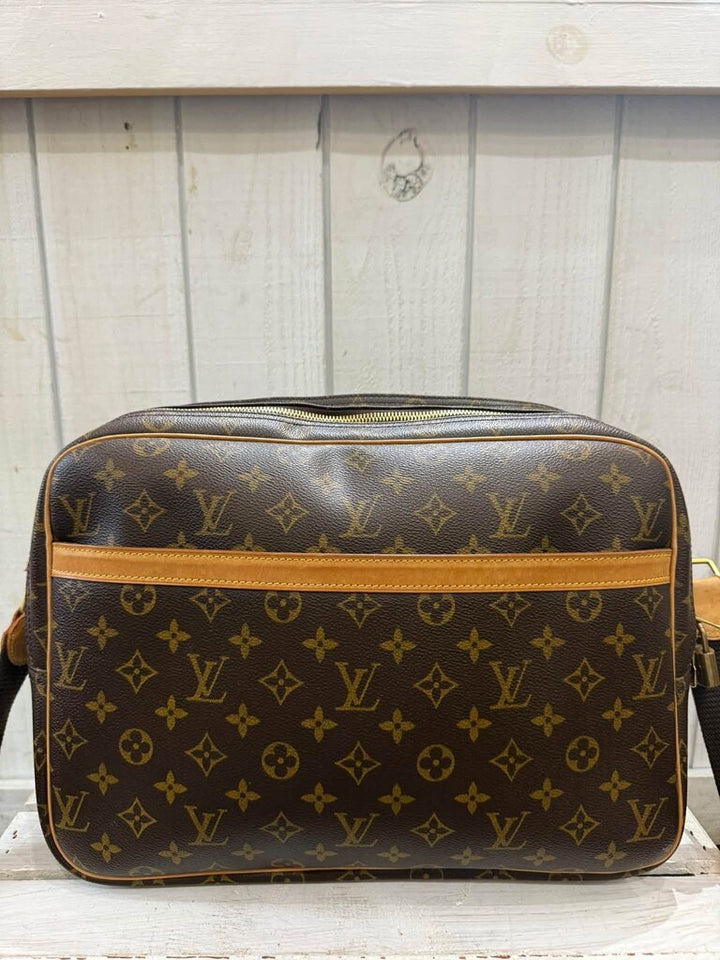 Louis Vuitton Monogram Reporter