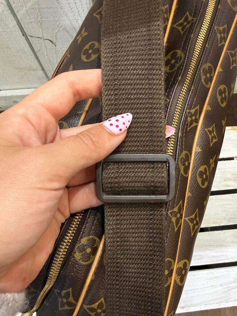 Louis Vuitton Monogram Reporter