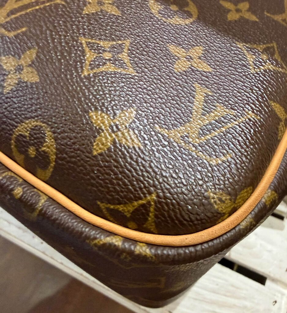Louis Vuitton Monogram Reporter