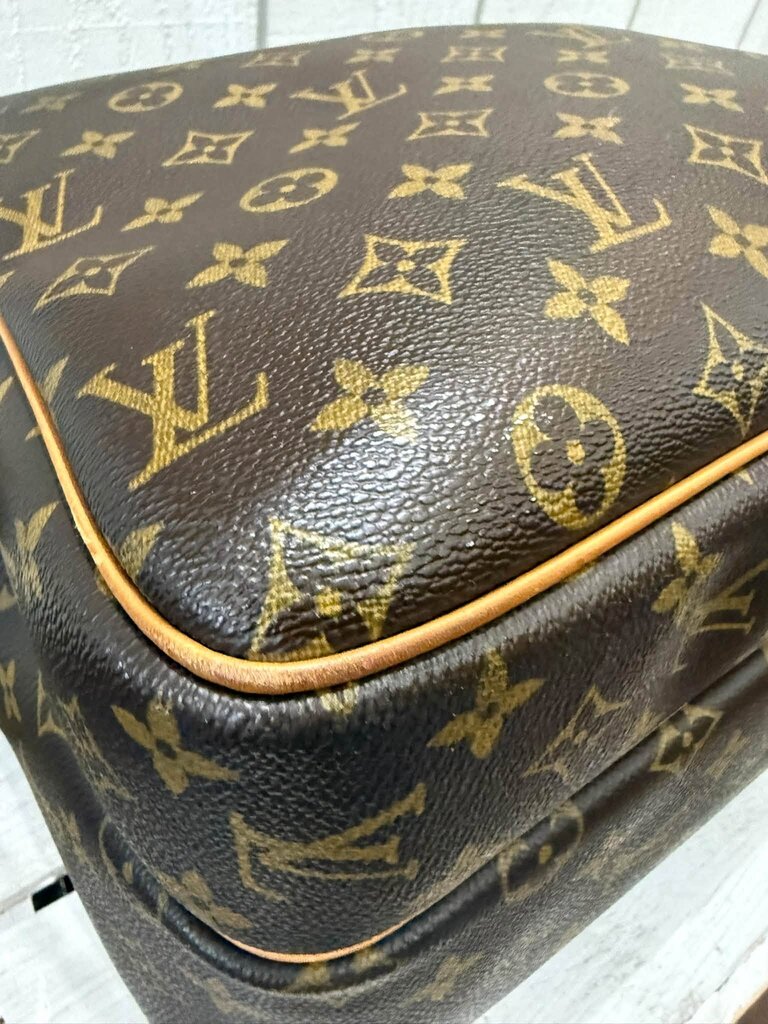 Louis Vuitton Monogram Reporter