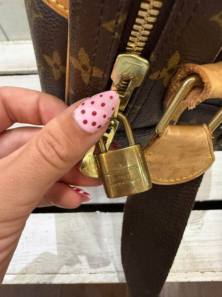 Louis Vuitton Monogram Reporter