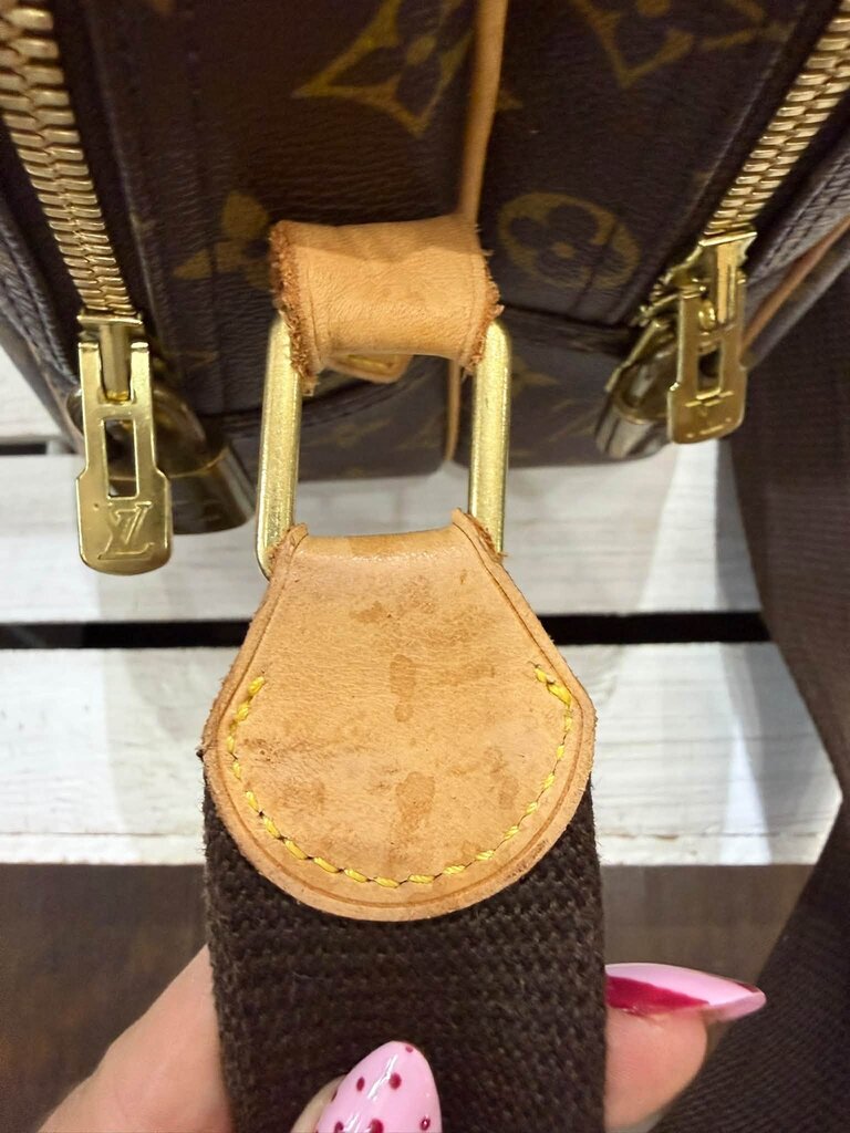 Louis Vuitton Monogram Reporter