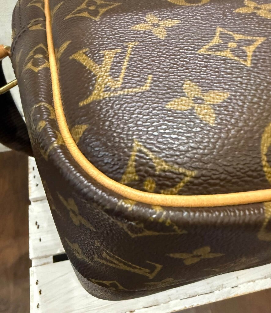Louis Vuitton Monogram Reporter