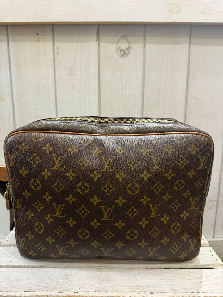 Louis Vuitton Monogram Reporter