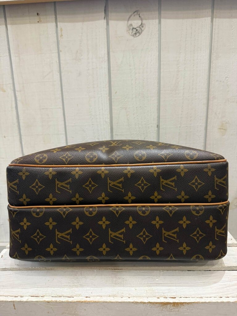 Louis Vuitton Monogram Reporter