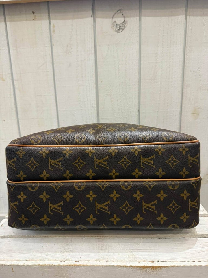 Louis Vuitton Monogram Reporter