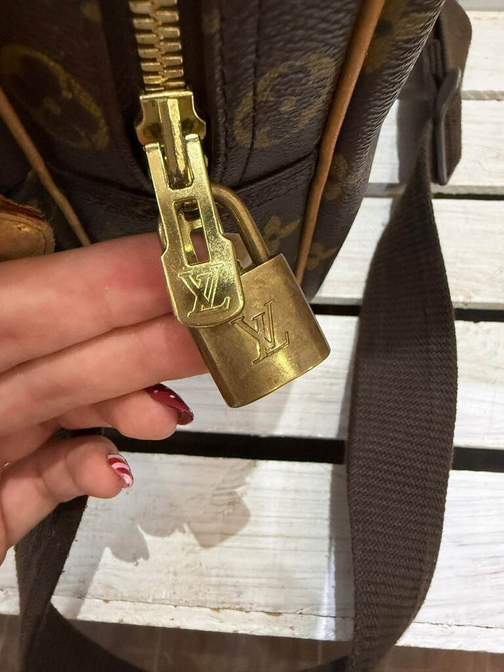Louis Vuitton Monogram Reporter