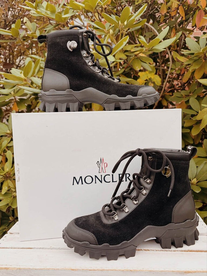 Moncler Helis Stivale Suede Ankle Boots - Size 39 (Retails for $725)