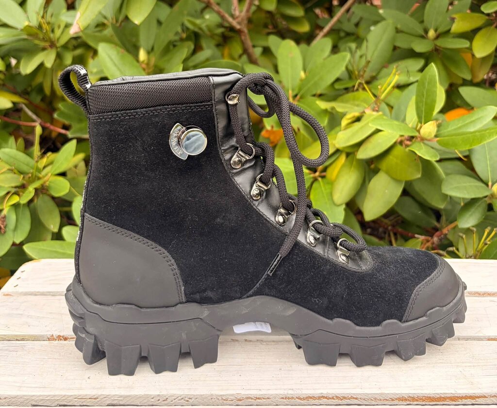 Moncler Helis Stivale Suede Ankle Boots - Size 39 (Retails for $725)