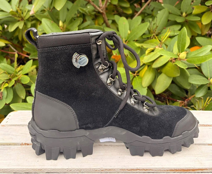 Moncler Helis Stivale Suede Ankle Boots - Size 39 (Retails for $725)