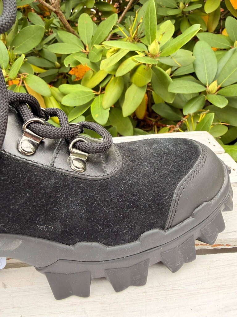Moncler Helis Stivale Suede Ankle Boots - Size 39 (Retails for $725)