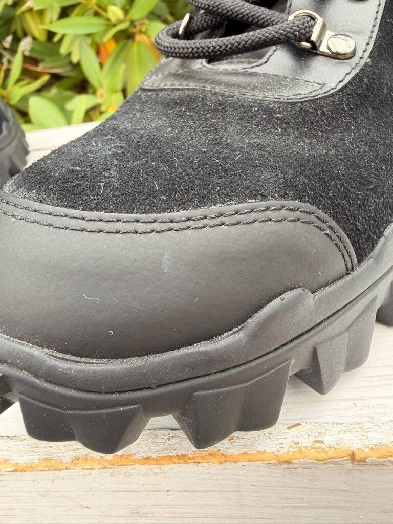 Moncler Helis Stivale Suede Ankle Boots - Size 39 (Retails for $725)