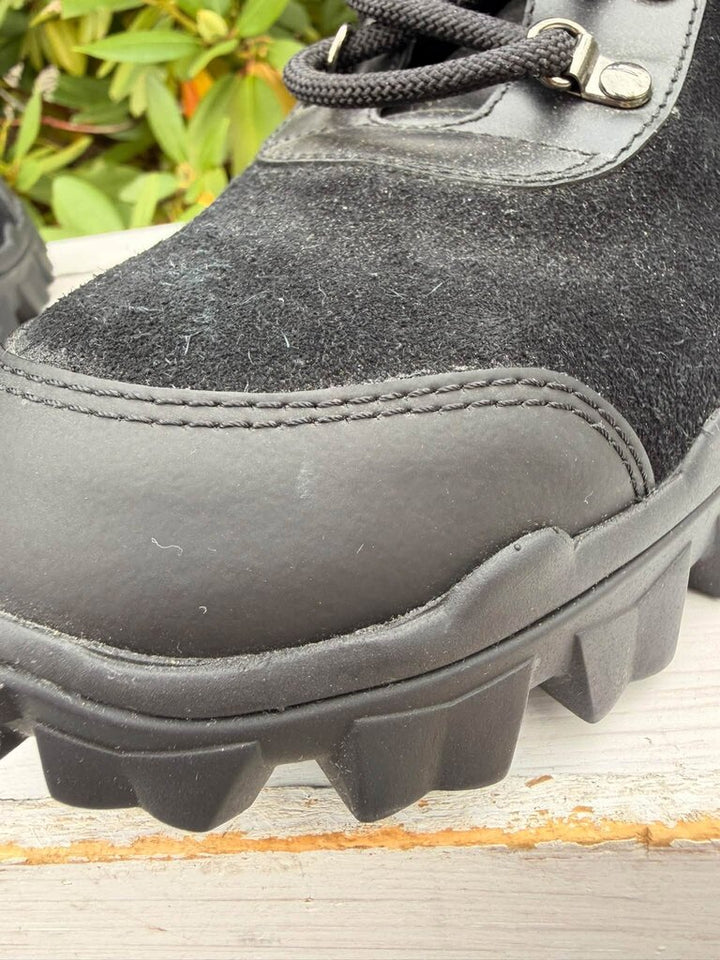 Moncler Helis Stivale Suede Ankle Boots - Size 39 (Retails for $725)