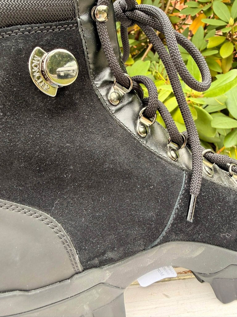 Moncler Helis Stivale Suede Ankle Boots - Size 39 (Retails for $725)