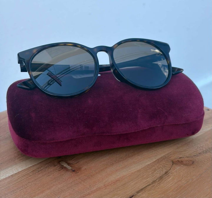 Gucci GG0488SA 002 Sunnies (w/ case) in Tortoise (Retails for $305)