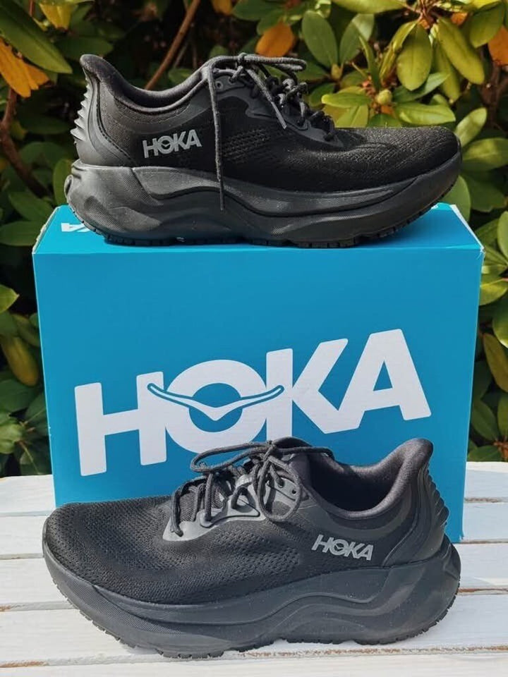 Hoka Slip Resistant Arahi Sneakers - Size 8.5 (Retails for $150)