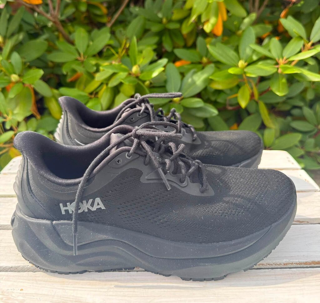 Hoka Slip Resistant Arahi Sneakers - Size 8.5 (Retails for $150)