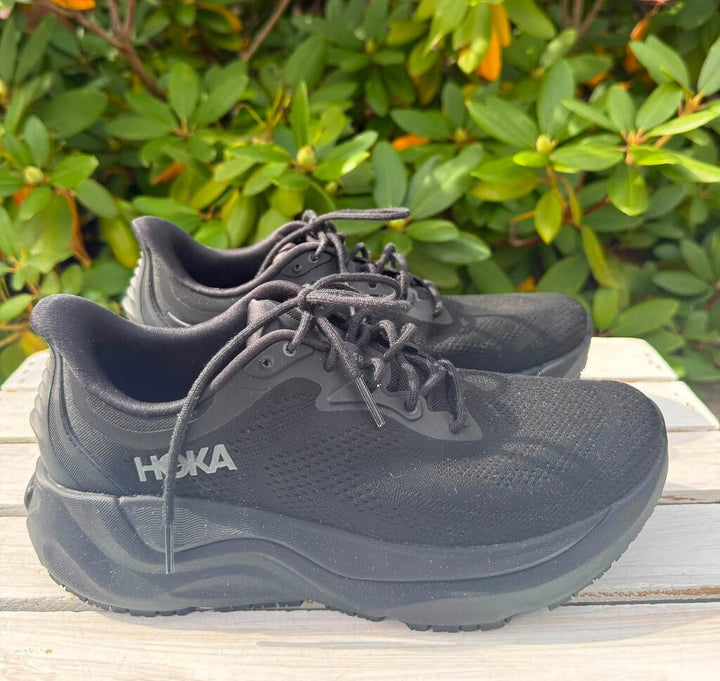 Hoka Slip Resistant Arahi Sneakers - Size 8.5 (Retails for $150)