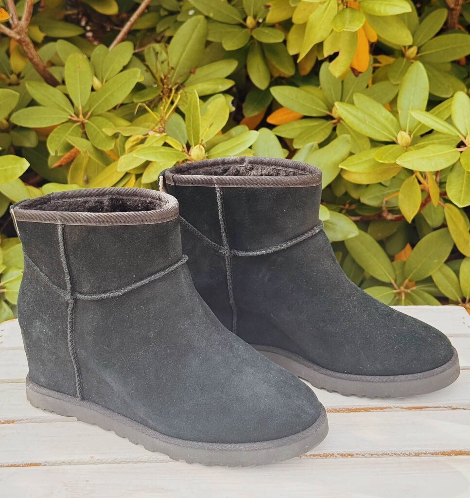 Ugg Classic Femme Mini Boots - Size 8