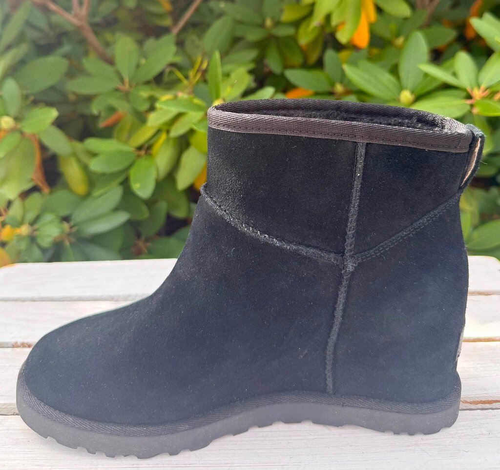 Ugg Classic Femme Mini Boots - Size 8