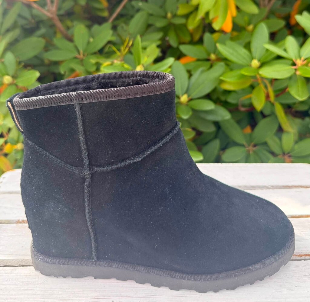 Ugg Classic Femme Mini Boots - Size 8