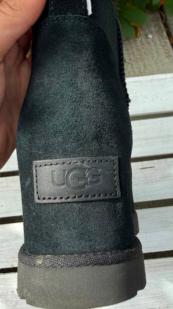 Ugg Classic Femme Mini Boots - Size 8