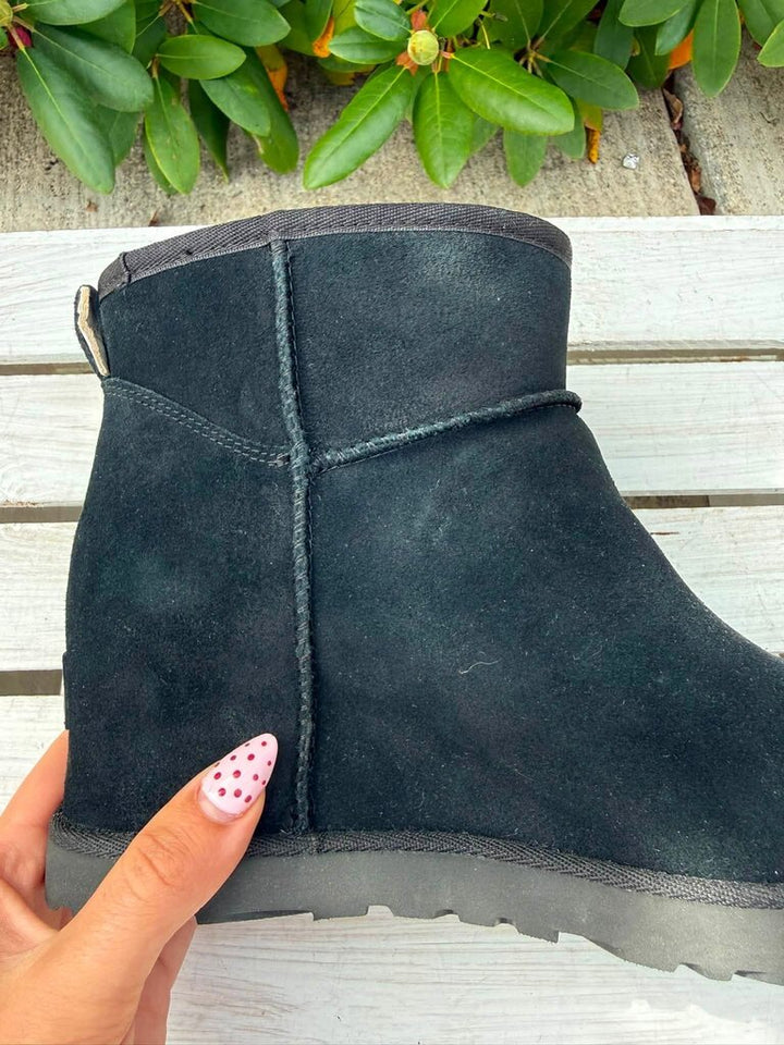 Ugg Classic Femme Mini Boots - Size 8