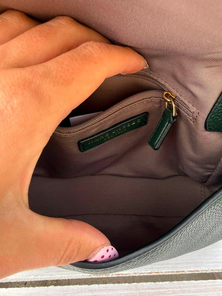 Marc Jacobs The Groove Leather Mini Messenger Bag In Kombu Green