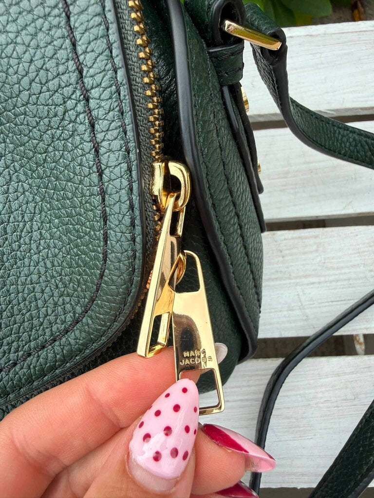 Marc Jacobs The Groove Leather Mini Messenger Bag In Kombu Green