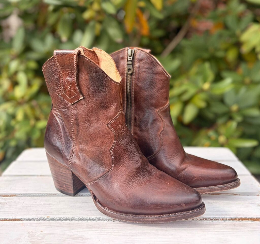 Oak Tree Farms Baila Leather Ankle Cowgirl Boots - Size 8.5