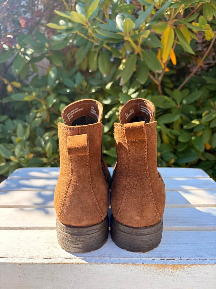 Born Cove Chelsea Boots - Size 8