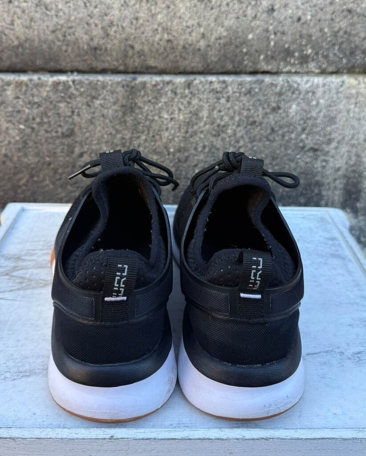 Kuru Atom Sneakers - Size 6.5