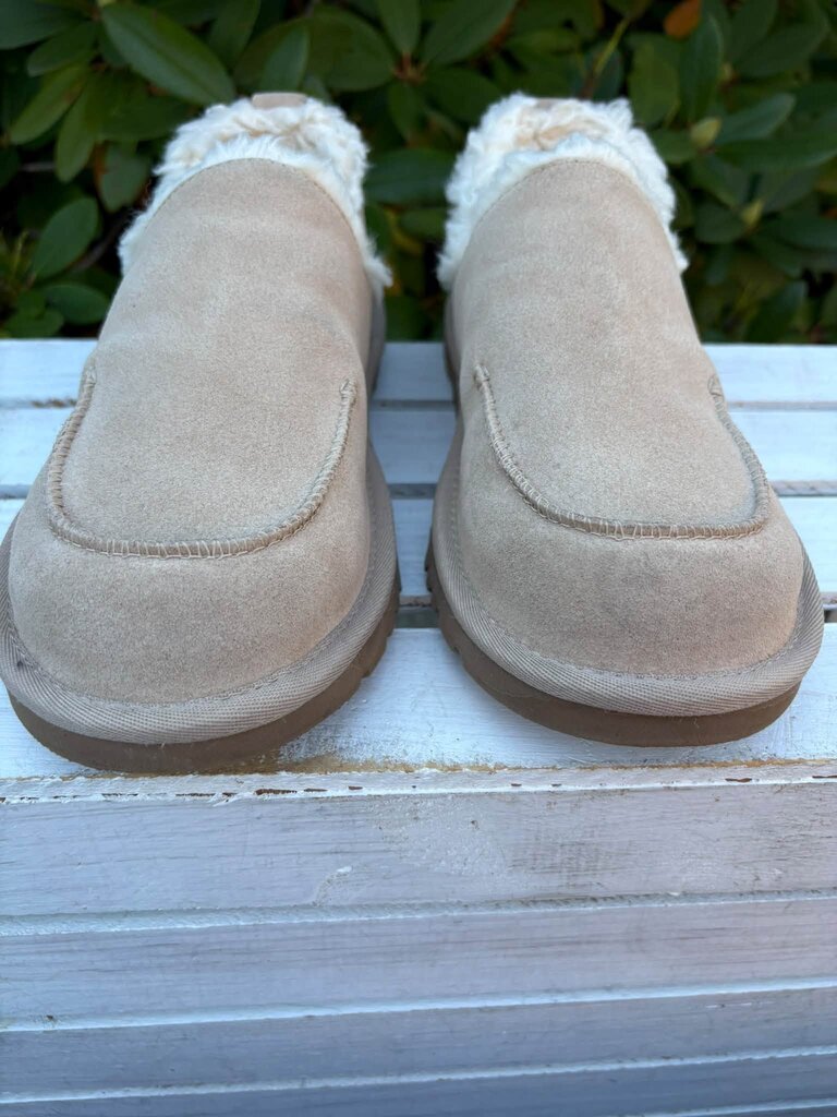 Ugg Loria Pull On Slipper - Size 8