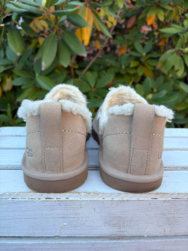 Ugg Loria Pull On Slipper - Size 8