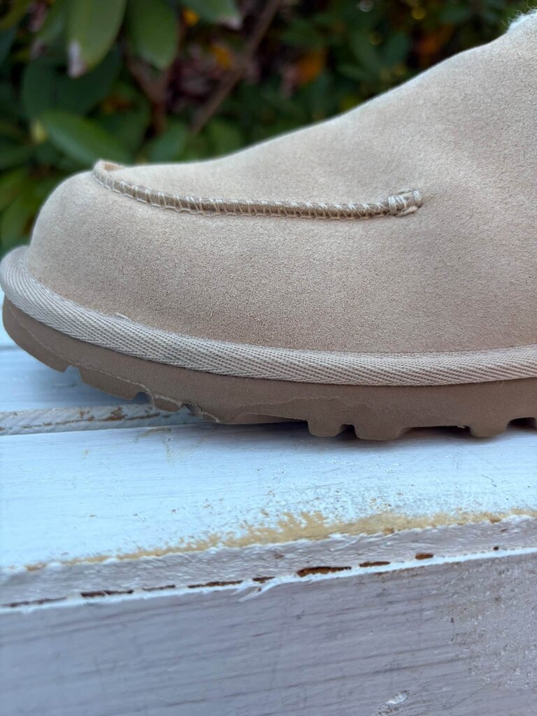 Ugg Loria Pull On Slipper - Size 8