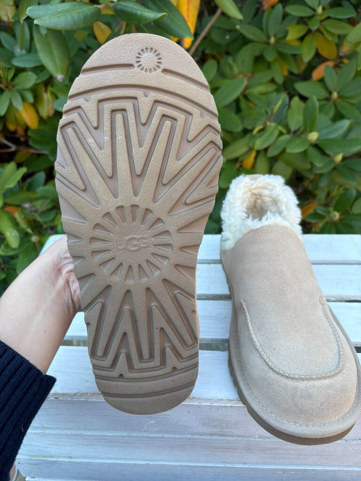Ugg Loria Pull On Slipper - Size 8